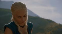 extant_GameOfThrones_4x01-TwoSwords_1896