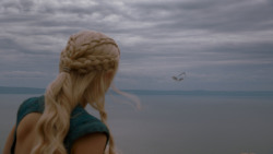 extant_GameOfThrones_4x01-TwoSwords_1913