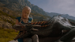 extant_GameOfThrones_4x01-TwoSwords_1925
