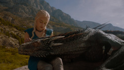 extant_GameOfThrones_4x01-TwoSwords_1927