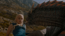 extant_GameOfThrones_4x01-TwoSwords_1992