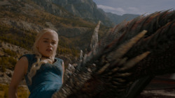 extant_GameOfThrones_4x01-TwoSwords_1994