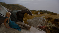 extant_GameOfThrones_4x01-TwoSwords_1995