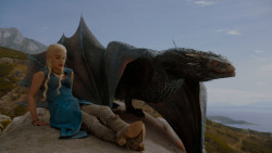 extant_GameOfThrones_4x01-TwoSwords_2006