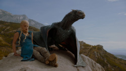 extant_GameOfThrones_4x01-TwoSwords_2008