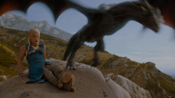 extant_GameOfThrones_4x01-TwoSwords_2009