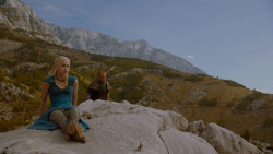 extant_GameOfThrones_4x01-TwoSwords_2015