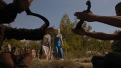 extant_GameOfThrones_4x01-TwoSwords_2171