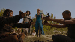 extant_GameOfThrones_4x01-TwoSwords_2176