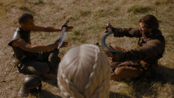 extant_GameOfThrones_4x01-TwoSwords_2180