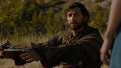extant_GameOfThrones_4x01-TwoSwords_2189
