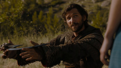 extant_GameOfThrones_4x01-TwoSwords_2190