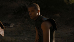 extant_GameOfThrones_4x01-TwoSwords_2234