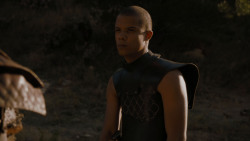 extant_GameOfThrones_4x01-TwoSwords_2235