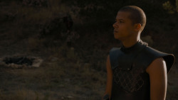 extant_GameOfThrones_4x01-TwoSwords_2253