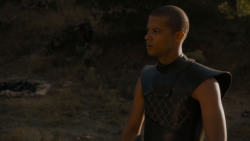 extant_GameOfThrones_4x01-TwoSwords_2258