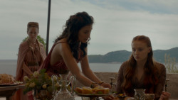extant_GameOfThrones_4x01-TwoSwords_2281