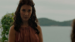 extant_GameOfThrones_4x01-TwoSwords_2337