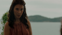 extant_GameOfThrones_4x01-TwoSwords_2347