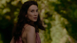 extant_GameOfThrones_4x01-TwoSwords_2366
