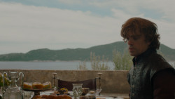 extant_GameOfThrones_4x01-TwoSwords_2538