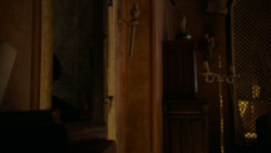 extant_GameOfThrones_4x01-TwoSwords_2570