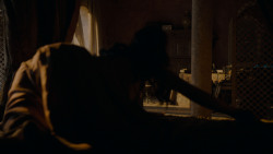 extant_GameOfThrones_4x01-TwoSwords_2602