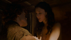 extant_GameOfThrones_4x01-TwoSwords_2623