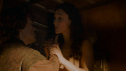extant_GameOfThrones_4x01-TwoSwords_2669