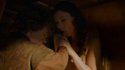 extant_GameOfThrones_4x01-TwoSwords_2674