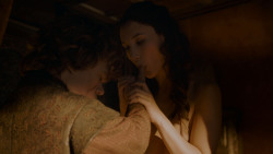 extant_GameOfThrones_4x01-TwoSwords_2675