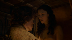 extant_GameOfThrones_4x01-TwoSwords_2703