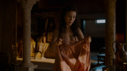 extant_GameOfThrones_4x01-TwoSwords_2718