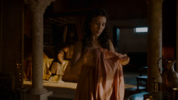 extant_GameOfThrones_4x01-TwoSwords_2719