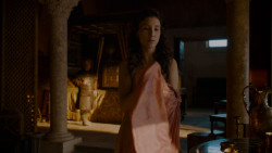 extant_GameOfThrones_4x01-TwoSwords_2723