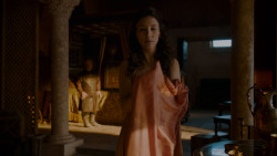 extant_GameOfThrones_4x01-TwoSwords_2724