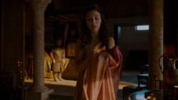 extant_GameOfThrones_4x01-TwoSwords_2725