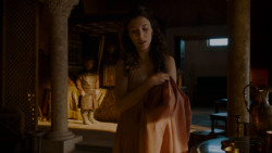 extant_GameOfThrones_4x01-TwoSwords_2726