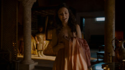 extant_GameOfThrones_4x01-TwoSwords_2727