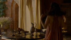 extant_GameOfThrones_4x01-TwoSwords_2732