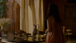extant_GameOfThrones_4x01-TwoSwords_2733