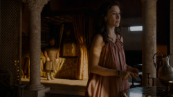extant_GameOfThrones_4x01-TwoSwords_2737