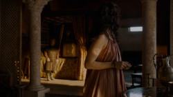 extant_GameOfThrones_4x01-TwoSwords_2739