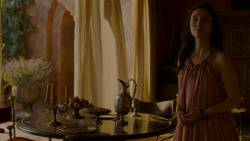extant_GameOfThrones_4x01-TwoSwords_2742