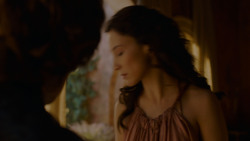 extant_GameOfThrones_4x01-TwoSwords_2778