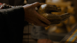 extant_GameOfThrones_4x01-TwoSwords_2813