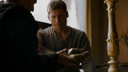 extant_GameOfThrones_4x01-TwoSwords_2815