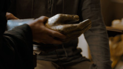 extant_GameOfThrones_4x01-TwoSwords_2817
