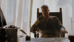 extant_GameOfThrones_4x01-TwoSwords_2874
