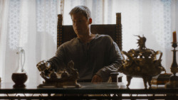 extant_GameOfThrones_4x01-TwoSwords_2879